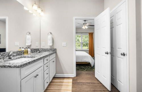 Charming 5bd - BBQ - Deck- 4mins Duke University - Photo 7