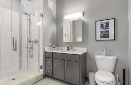 Linea Luxury Living with Indoor Pool and Rooftop Views in The Loop - Photo 23