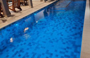 Quase beira mar, casa muito nova com 5 suítes, vista mar, piscina grande, cozinha completa, 4 vagas e perto de mercado, restaurantes e bares - CLIQUE E VEJA AS FOTOS - Foto 22