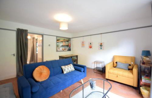 Stylish 1BR Retreat with Garden and Rustic Kitchen - Foto 9