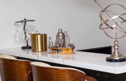 NEW Lux 5BR Villa Near Disney, Knotts, LA, OC with Hot Tub & Games - Photo 53