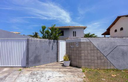 Casa com Wi-Fi, Piscina e Garagem a 550m da Praia - Foto 47