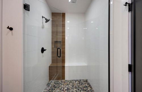 Skyline Luxury - Rooftop Deck- King Suites-Garage - Foto 37