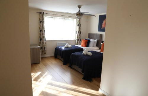 Spacious home with office and double driveway & FREE Wifi By ULTIMATE HOMES AWAY - Foto 48