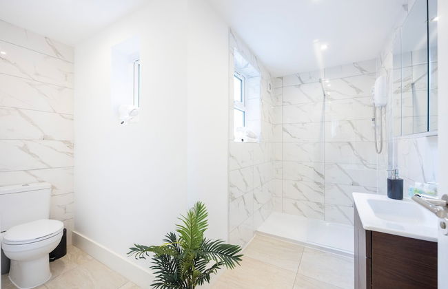 Stylish Block Of Apartments By AV Stays Croydon - Photo 43