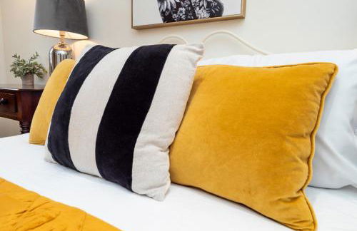 Heron Stays Bath- Charming Village Cottage with Parking, Garden, Just 3 Miles to Bath Centre, Sleeps 5 - Photo 13