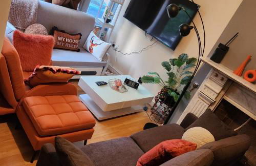 Tettenhall Road Retreat - Modern Apartment - Photo 11