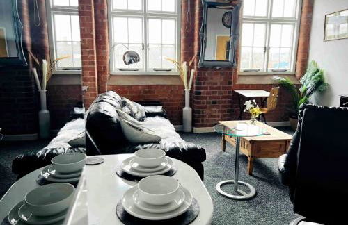 City Mill - Next to Town Centre Shopping and Restaurants - Free Parking - Foto 5