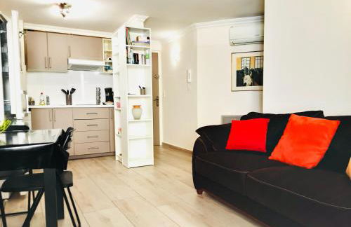 Le Cocon de ville sètois, Clim, patio et garage pour véhicule moyen, type clio, draps et serviettes inclus - Foto 5