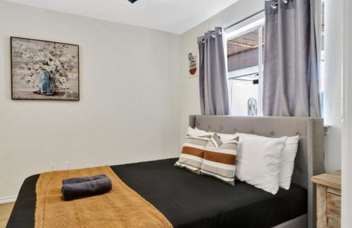 City Gem 4BR with POOL Sleeps 8 - Foto 21