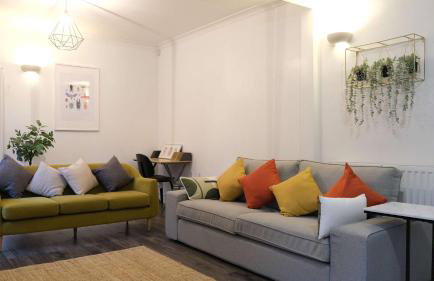 Lovely 5 Bedroom Home w Garden near Northampton - Photo 41