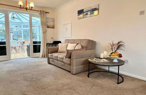 J&J stays 5 bedroom detached house in Peterborough with parking - Photo 26