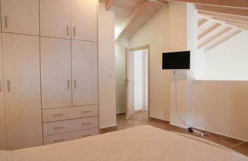 Xaradiotis House - A modern home away from home - Photo 23