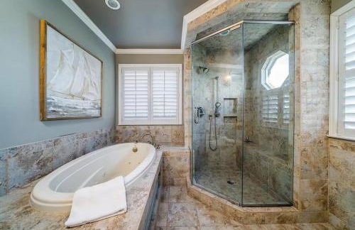 Backyard Oasis- Steps 2 Beach, Private Pool & Bar, Sleeps 16, 7 Bedrooms 5 and a half bathrooms "The Lucky Penny" - Foto 41