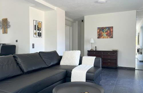 Modern Garden Apartment - City & Mountain View - Foto 11