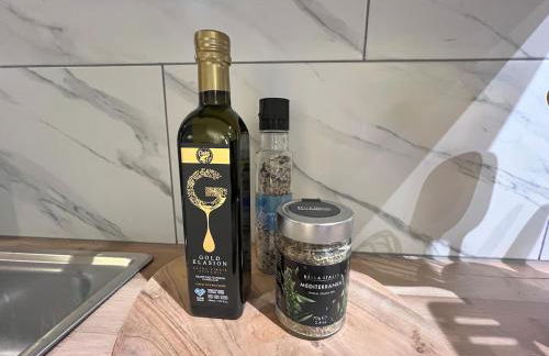 Old Betting Shop for 3 & Furry Friend - Photo 44