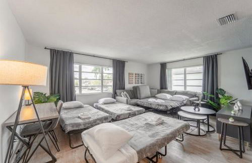 Great for Large Gatherings Sleeps 17 PalmWaveStays - Foto 25