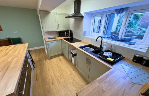 New 4 Bed House Sleeps up to 8 People - Foto 27