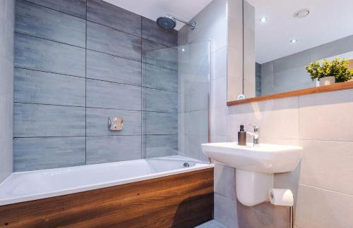 Sleek Apartment in Manchester by 53 Degrees Property, Ideal for Couples, Amazing Location! - Foto 17