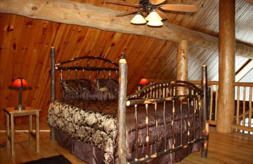 Secluded Log Cabin Nestled in the Woods in Athol, New York - Foto 4