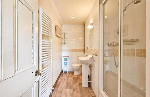 Polean Farm Old Farmhouse - With Large Jacuzzi, Games Room, Near the Sea and with Free Access to a Nearby Pool - Foto 28