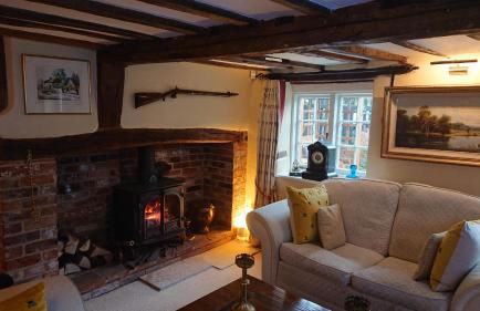 Charming 17th Century 2-bed Cottage in Medmenham - Foto 3
