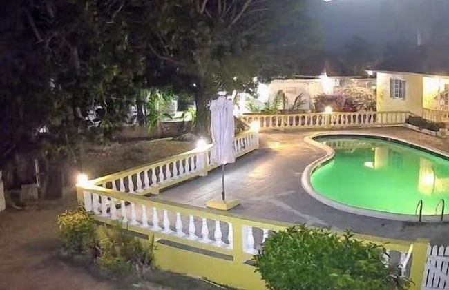 Yancey Largo Villa Perfect Jamaica Ironshore Getaway w Private Pool and Onsite Staff Services by RedAwning - Photo 54