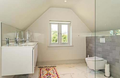 Field House - Stunning 3 Bedroom Home in Kingham! - Photo 11