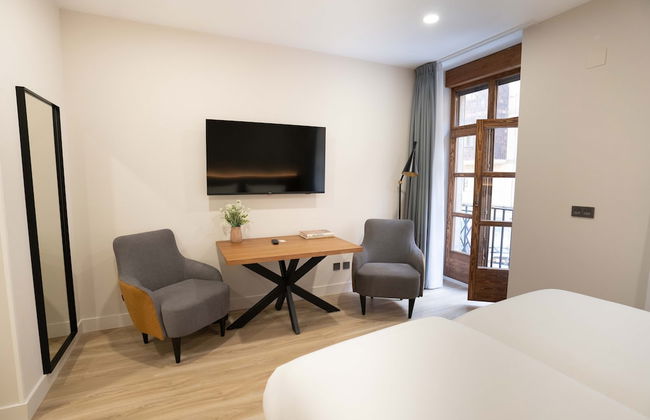 Prisma Suites - Photo 32