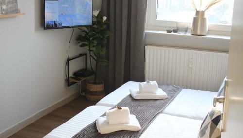 R B Apartment Hamburg Duo - perfekt für Monteure - Küchenzeile - Smart TV - Bad mit Toilette und Dusche auf dem Flur gegenüber des Zimmers zur Alleinnutzung - Foto 2, towels