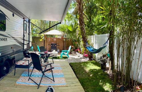 Garden Paradise RV Camper near Clearwater Beaches - Foto 3