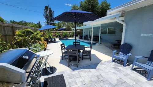 Coastal Vibes! Tropical heated pool home short drive to the beach - Foto 5