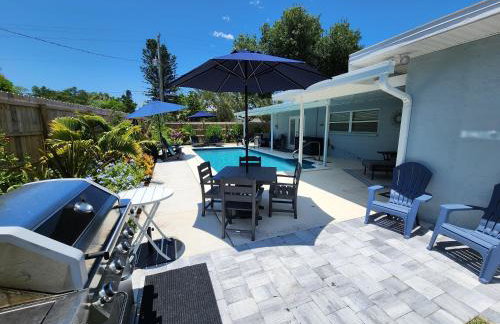 Coastal Vibes! Tropical heated pool home short drive to the beach - Foto 5