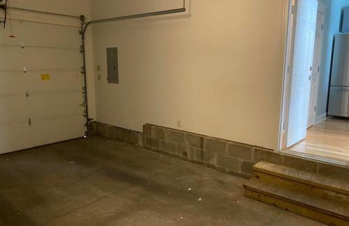 3BR Downtown with Private Garage-Walk to Mass Ave-Family Friendly - Foto 9