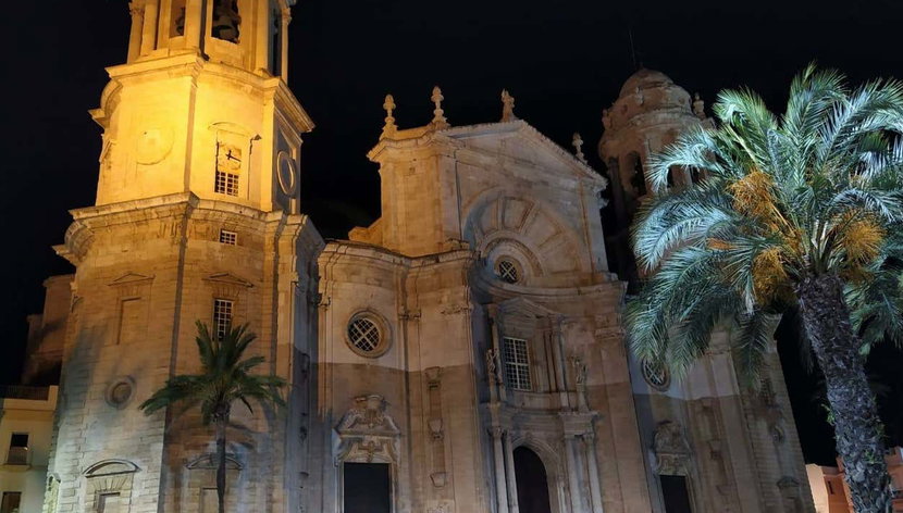 Free tour nocturno por Cádiz - Foto 2, Catedral de Cádiz por la noche