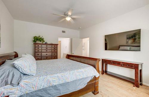 Gorgeous Lakefront Townhome with Pool Access and Views - Photo 12