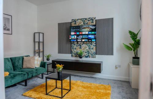 Stylish 3BR 18mins to Peak District,Free, Parking Wifi,Netflix ,Sky Sports - Photo 13