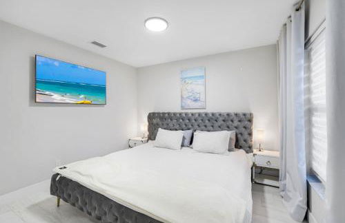 Lux Fam Private Resort Pool Spa, 2 Private Pickleball Courts, Basketball, Ping Pong Table, Mini Golf, Close To Beach & Dining Home Sleeps 8 - Photo 21