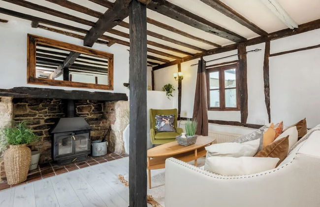 16th Century Thatched Cottage - Photo 12