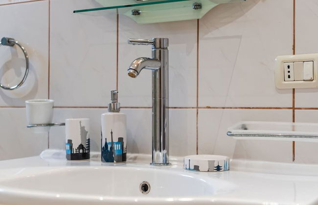 Authentic Lake View Apartment - Photo 23