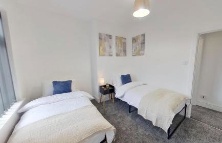 Elegant 2 Bed House Near City Centre - Foto 12