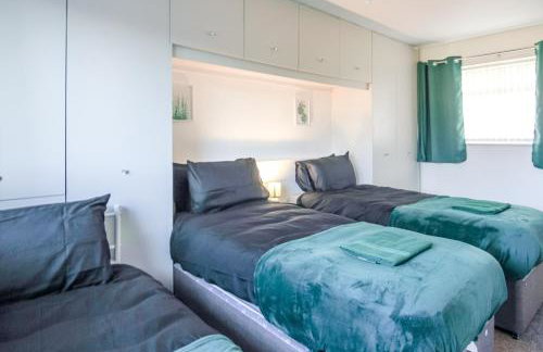 Modern 2BR Home in SK14, WIFI, Parking, Sleeps 5 - Foto 17