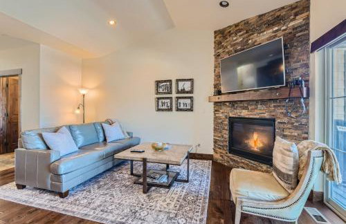 Private Hot Tub, Close to Resorts - Private Hot Tub - Close to PC, Mountain Mansion Family Getaway - Photo 8