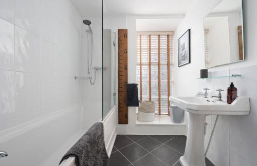 Historic 1BR Home in Culross Near Filming Sites - Foto 36