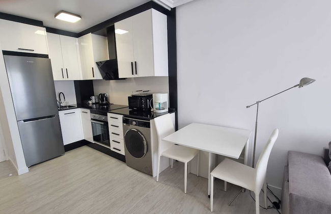 Seaside Apartment Sleeps 6 With Balcony - Photo 7