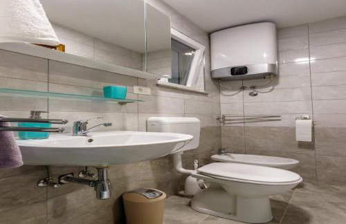 Torine - Capacious Holiday Home in Neorić with Heated Swimming Pool - Foto 35