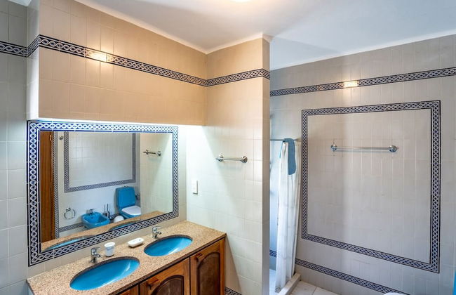 Joana Stunning Villa IS A 10 MIN Walk TO THE BEA - Foto 31