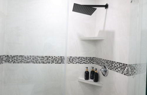 GREAT Luxe House NEAR Downtown & Marina in Miami - Photo 41