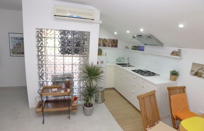 Apartment for 3 Persons in Quiet Part of Premantura With Beautiful Garden and Partial sea View - Photo 4