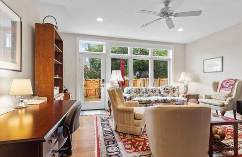 Classy Old Town Getaway 3-BR in Perfect Location - Foto 17